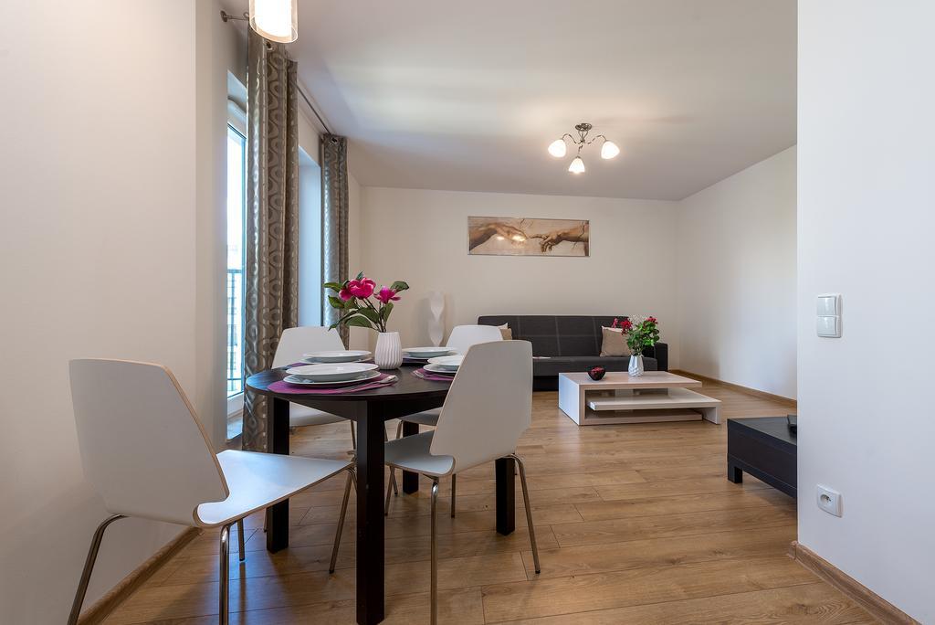 ורשה P&O Apartments Wola Tarasy מראה חיצוני תמונה